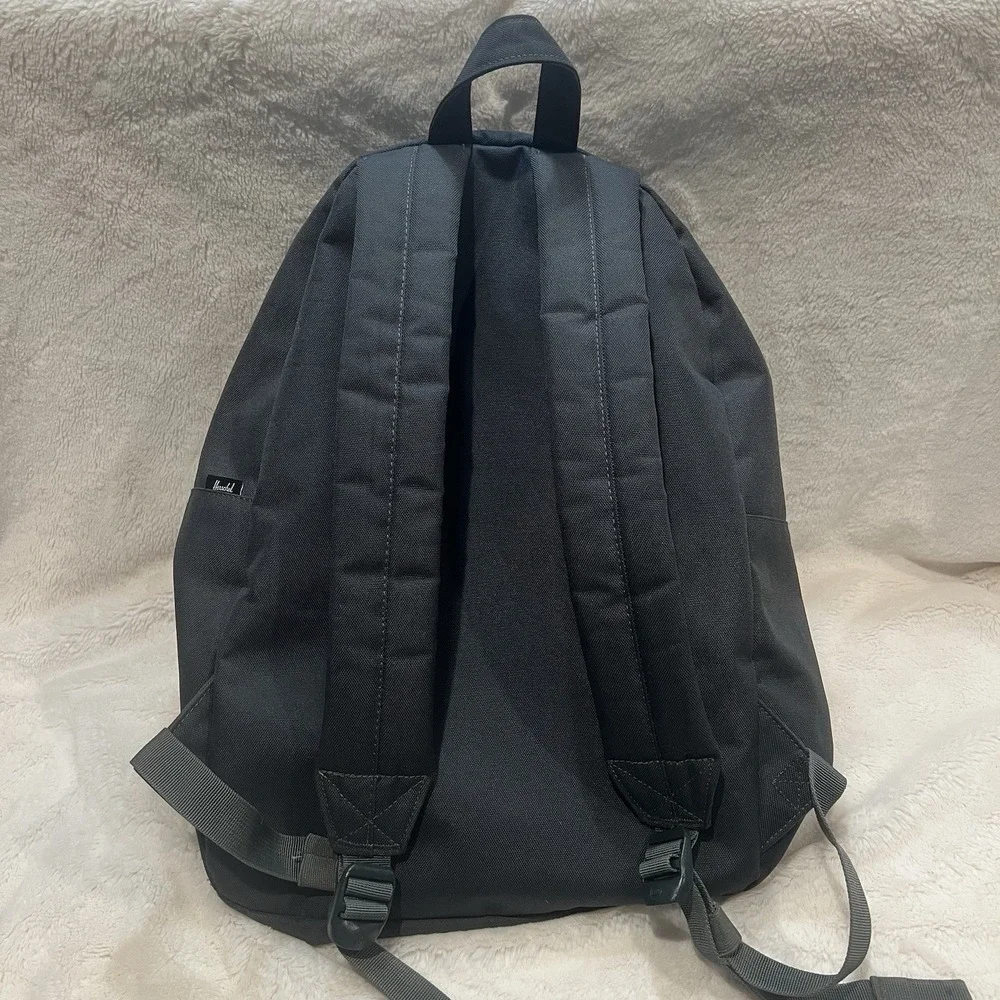Herschel Supply Co. Classic XL 30L Plus Series Padded Backpack Gray‎ & Black
